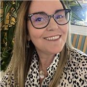 No soy profesora de portugués pero es mi lengua materna y creo que puede ayudar las personas que necesitan hablar el idioma.